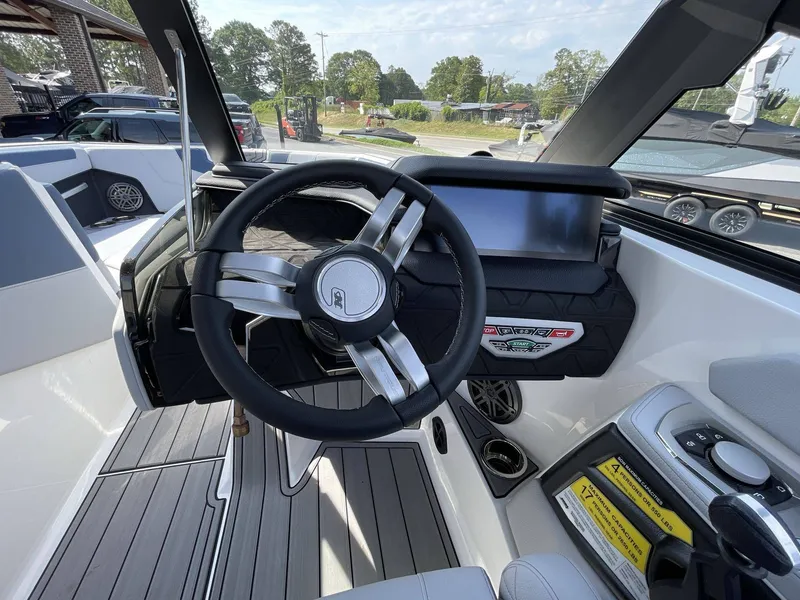 Slide: The Image of Nautique GS24 2024 - 17