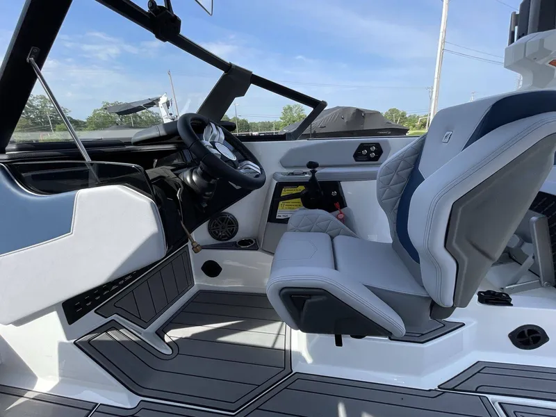 Slide: The Image of Nautique GS24 2024 - 21