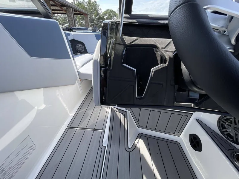 Slide: The Image of Nautique GS24 2024 - 28