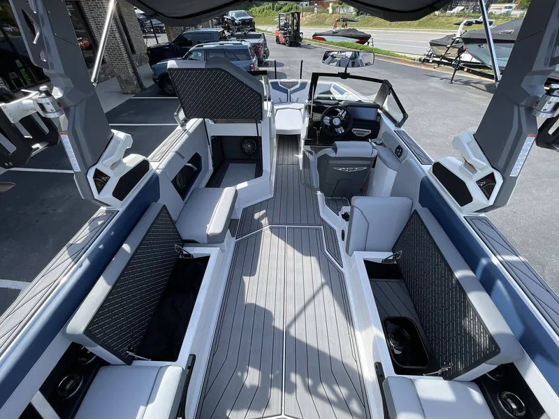 Slide: The Image of Nautique GS24 2024 - 30