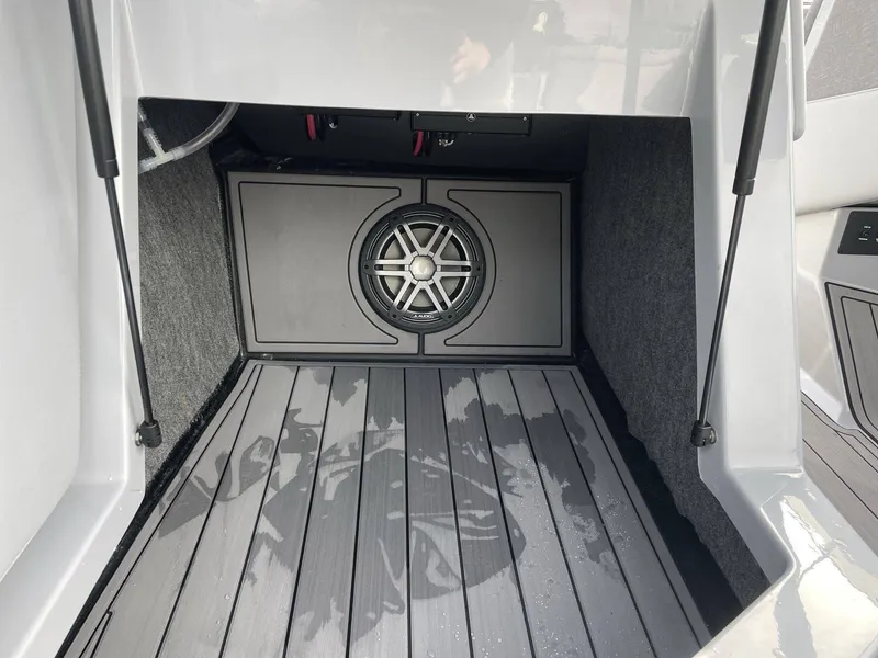 Slide: The Image of Nautique GS24 2025 - 12