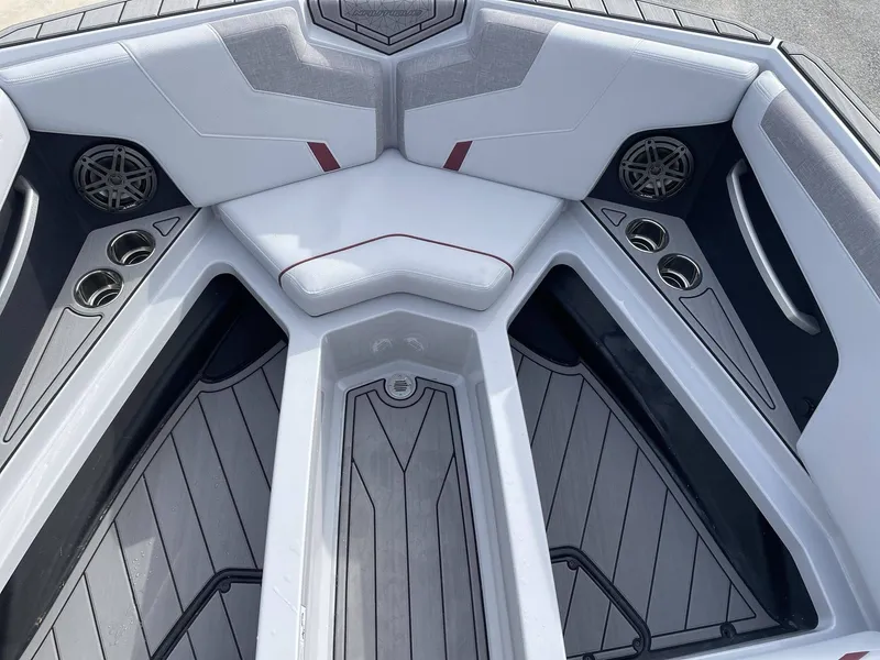 Slide: The Image of Nautique GS24 2025 - 21