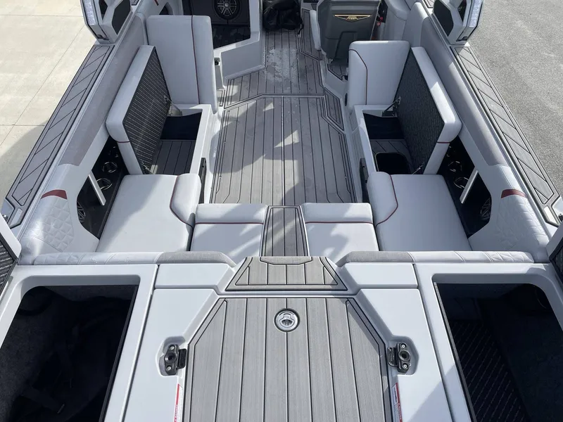 Slide: The Image of Nautique GS24 2025 - 26