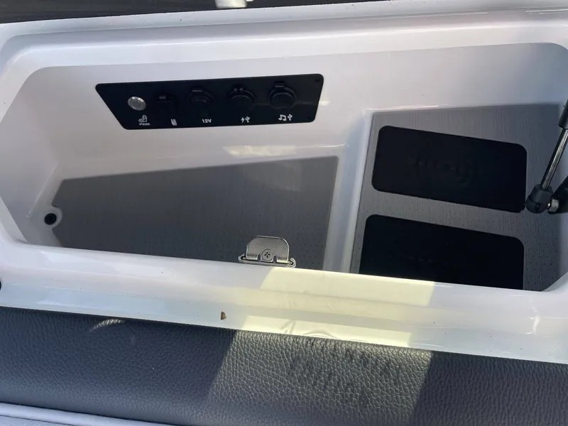 Slide: The Image of Nautique Super Air Nautique G23 Paragon 2025 - 18