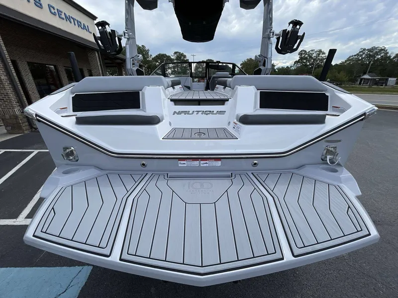 Slide: The Image of Nautique Super Air Nautique S21 2025 - 11