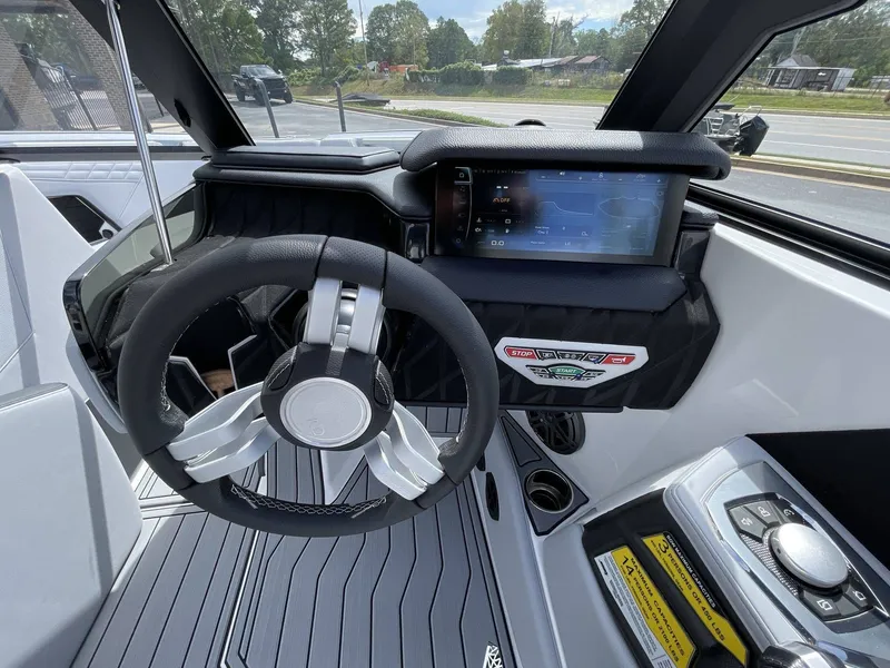 Slide: The Image of Nautique Super Air Nautique S21 2025 - 12