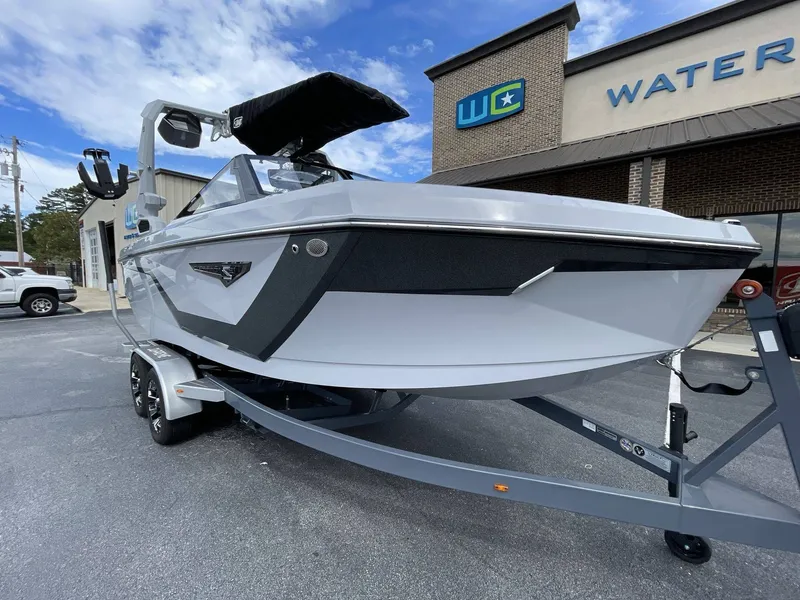 Slide: The Image of Nautique Super Air Nautique S21 2025 - 17