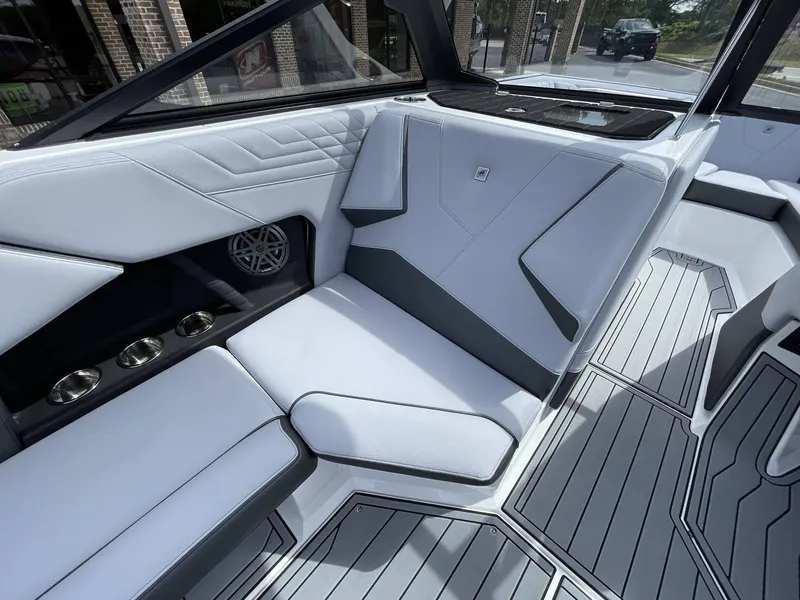 Slide: The Image of Nautique Super Air Nautique S21 2025 - 18