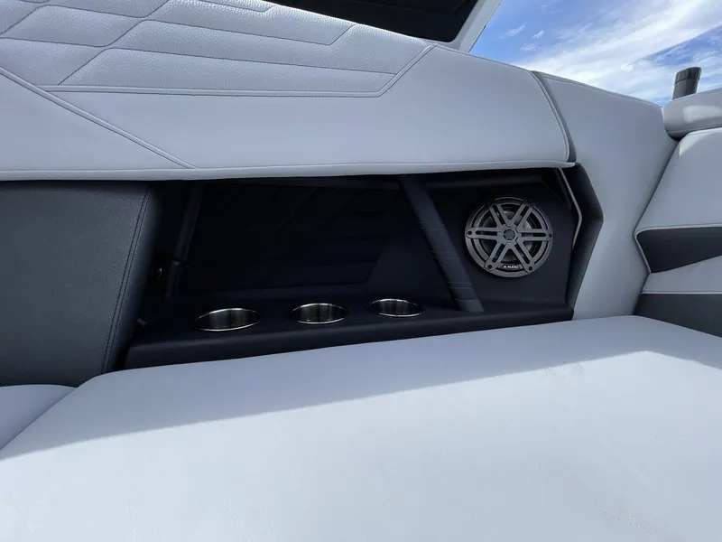 Slide: The Image of Nautique Super Air Nautique S21 2025 - 21