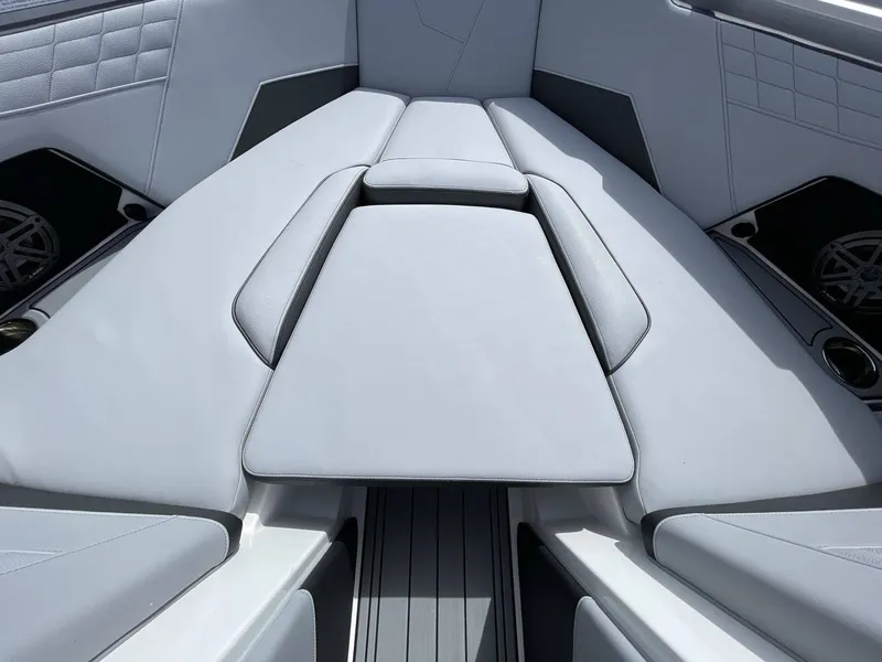 Slide: The Image of Nautique Super Air Nautique S21 2025 - 22