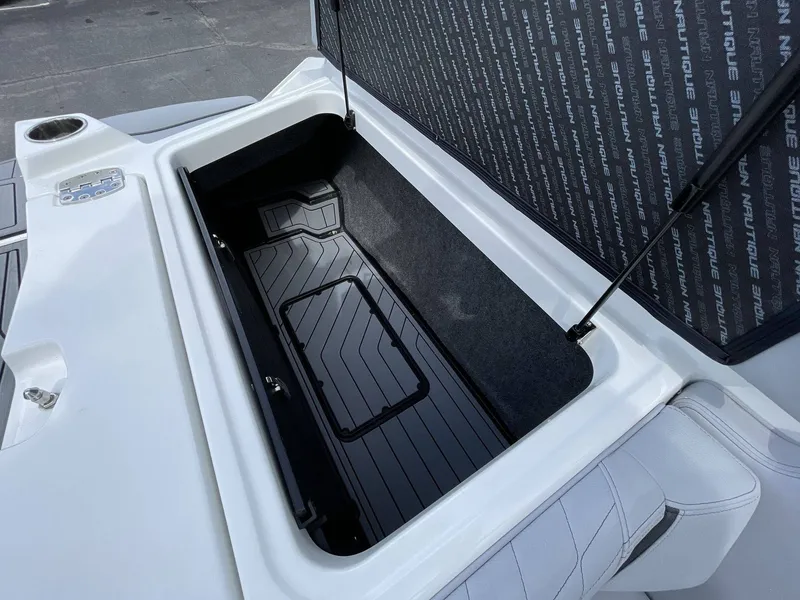 Slide: The Image of Nautique Super Air Nautique S21 2025 - 23