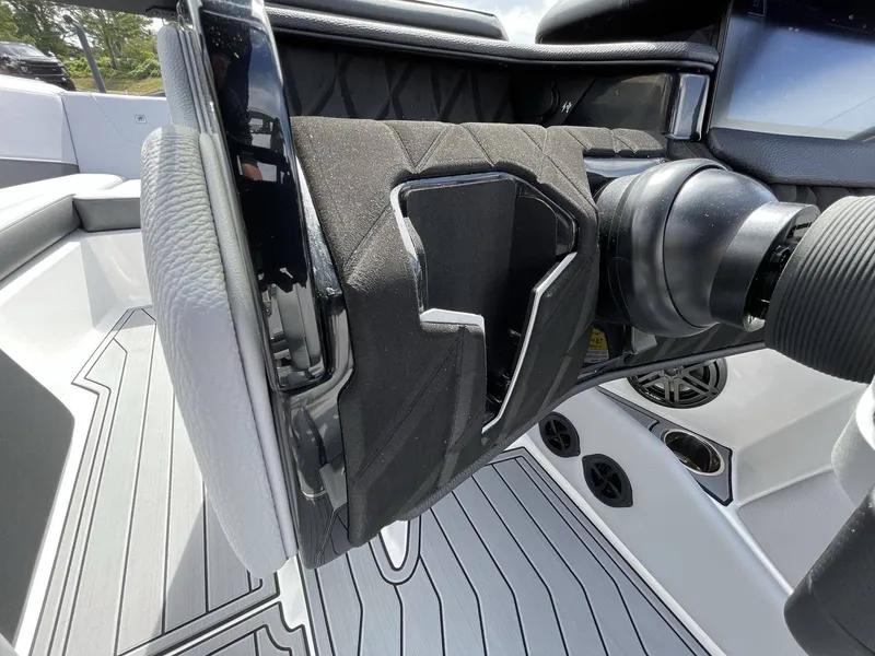 Slide: The Image of Nautique Super Air Nautique S21 2025 - 26