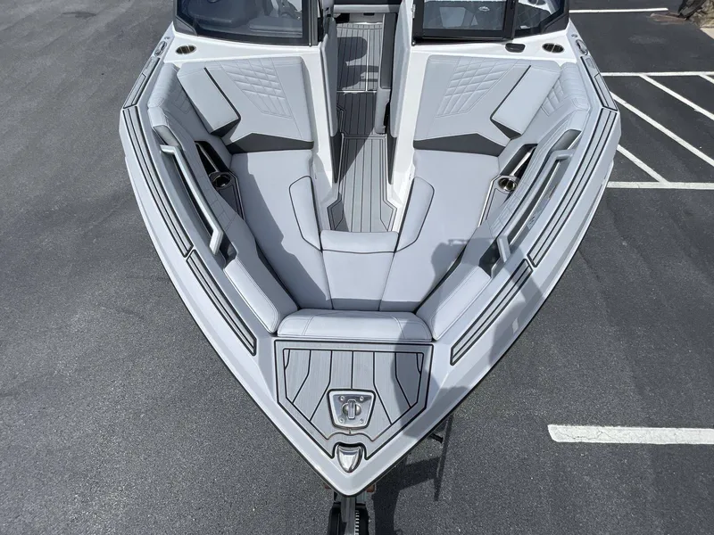 Slide: The Image of Nautique Super Air Nautique S21 2025 - 27