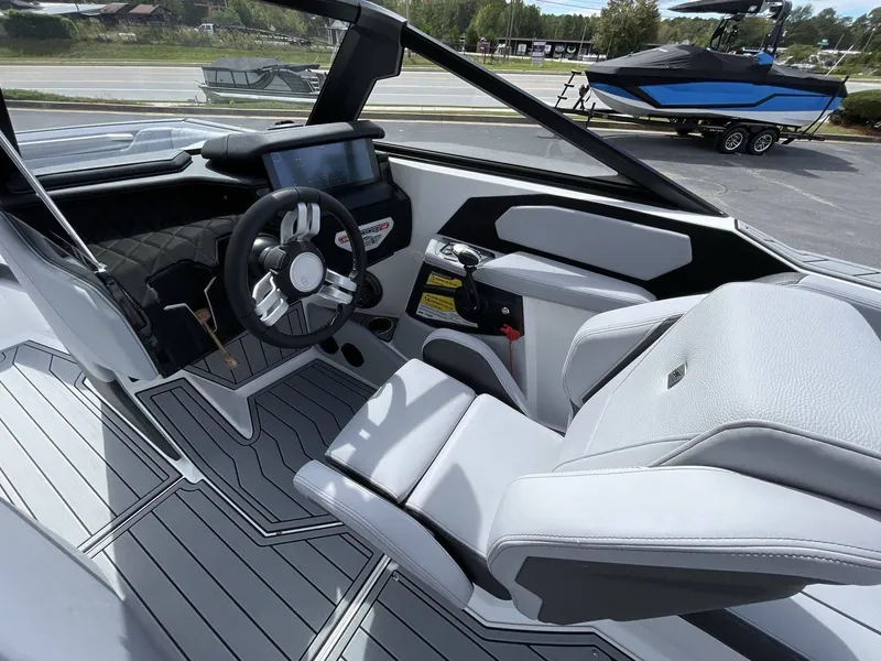 Slide: The Image of Nautique Super Air Nautique S21 2025 - 29