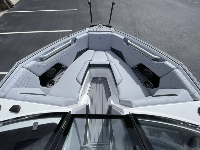 Slide: The Image of Nautique Super Air Nautique S21 2025 - 30