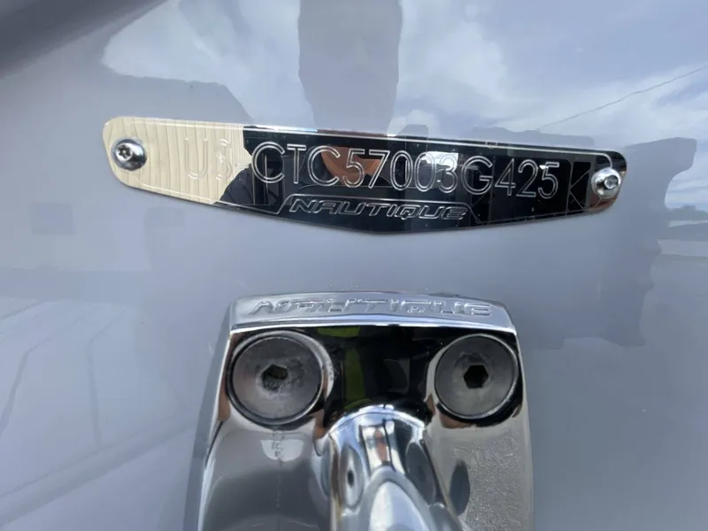 Slide: The Image of Nautique Super Air Nautique S21 2025 - 35