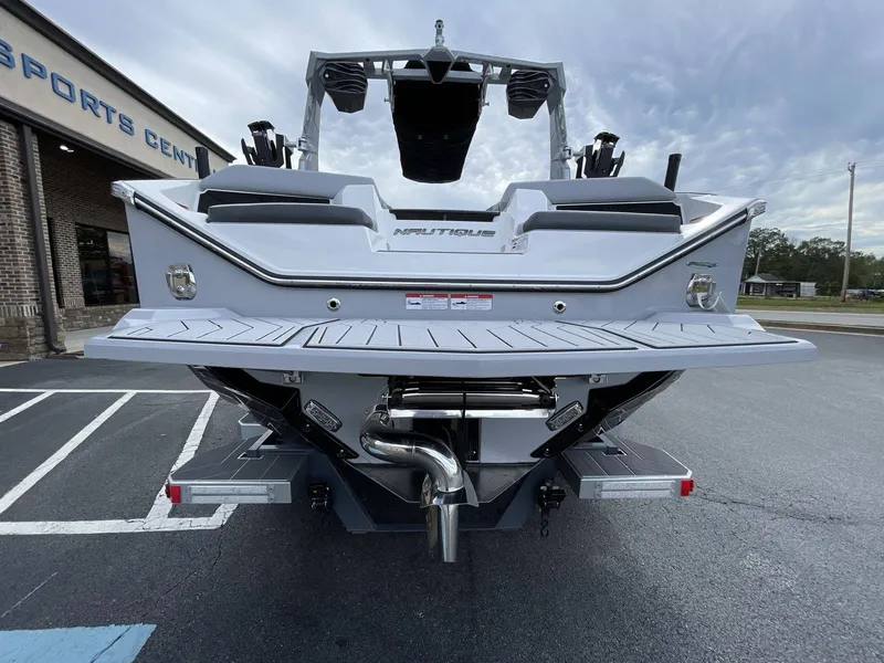 Slide: The Image of Nautique Super Air Nautique S21 2025 - 4