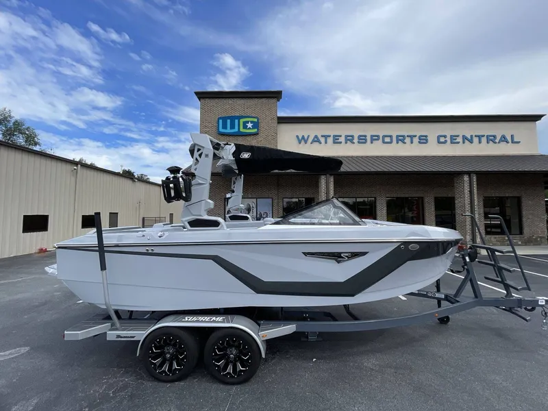 Slide: The Image of Nautique Super Air Nautique S21 2025 - 5