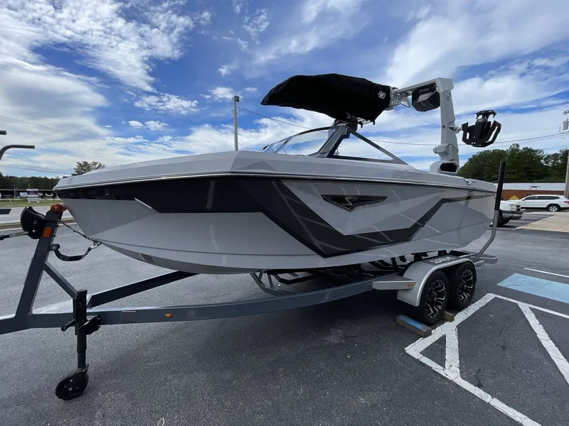 Slide: The Image of Nautique Super Air Nautique S21 2025 - 6
