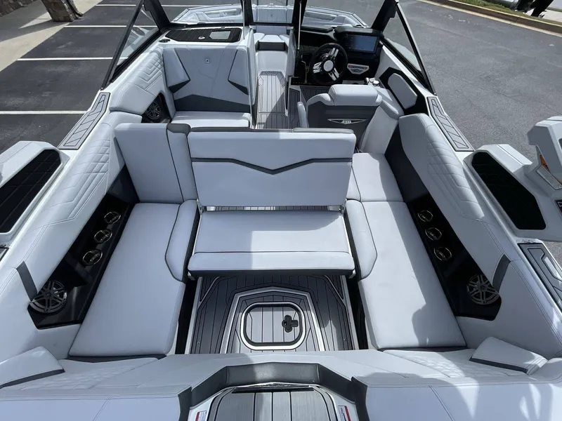 Slide: The Image of Nautique Super Air Nautique S21 2025 - 8