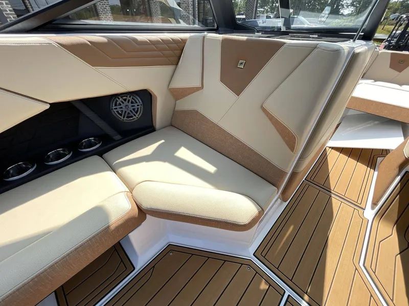 Slide: The Image of Nautique S23 2025 - 22