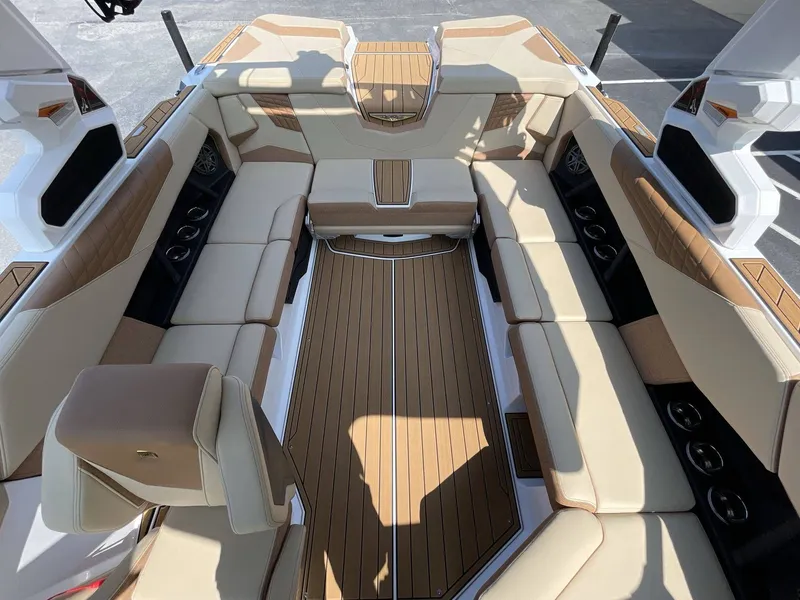 Slide: The Image of Nautique S23 2025 - 32