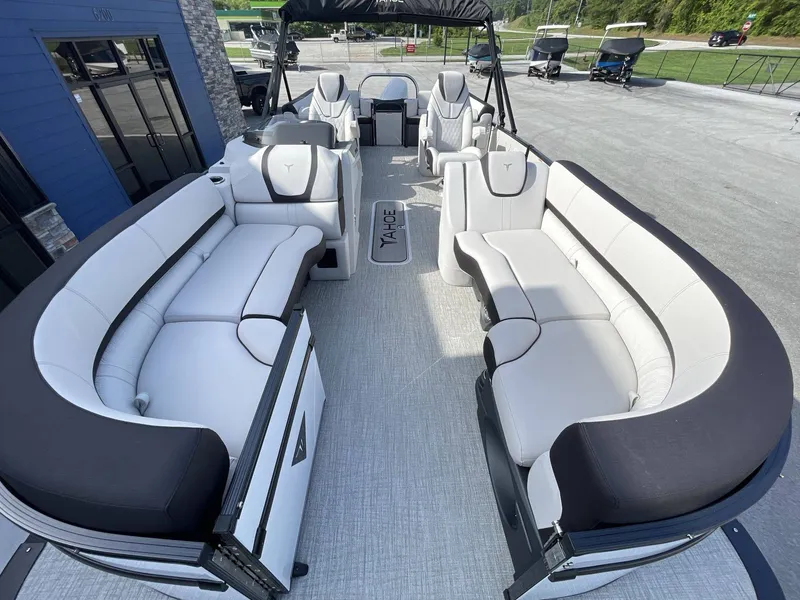 Slide: The Image of Tahoe 23 CASCADE QL 2024 - 25