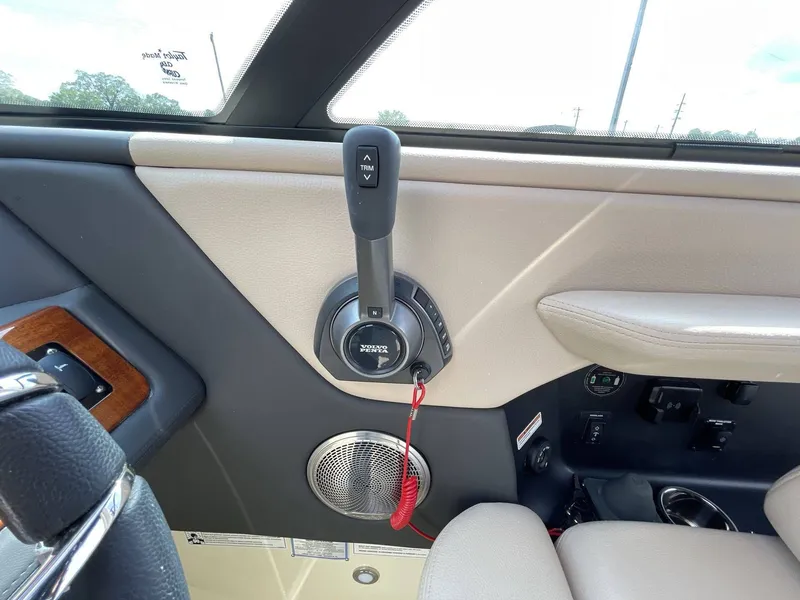 Slide: The Image of Chris-Craft 28 SPORTSTER SURF 2025 - 13