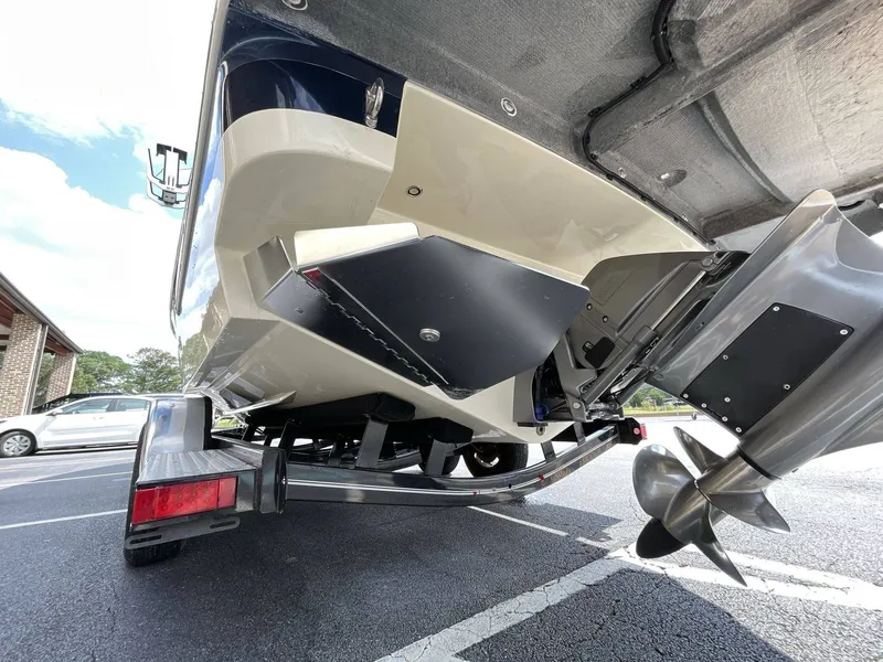 Slide: The Image of Chris-Craft 28 SPORTSTER SURF 2025 - 16