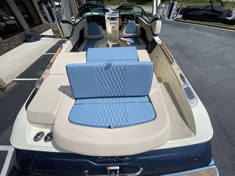 Slide: The Image of Chris-Craft 28 SPORTSTER SURF 2025 - 18