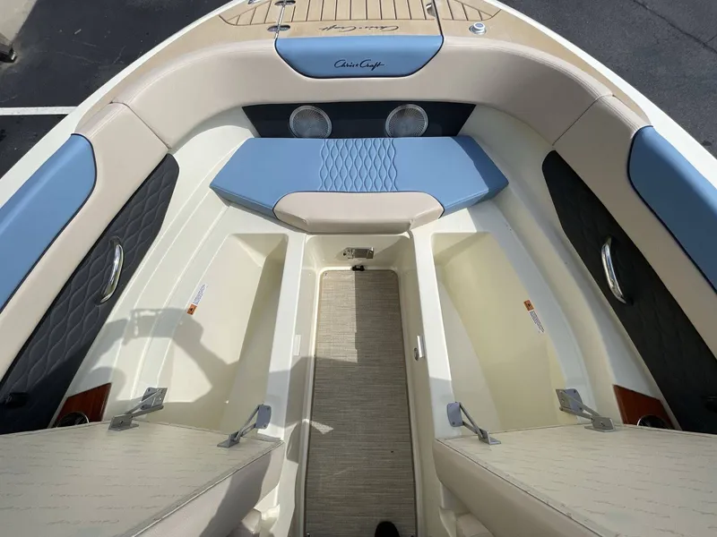 Slide: The Image of Chris-Craft 28 SPORTSTER SURF 2025 - 19