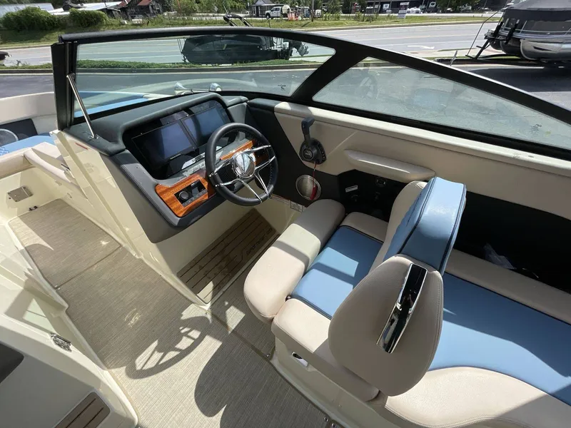 Slide: The Image of Chris-Craft 28 SPORTSTER SURF 2025 - 31