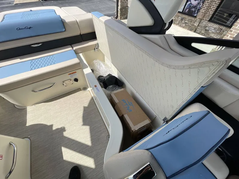 Slide: The Image of Chris-Craft 28 SPORTSTER SURF 2025 - 8