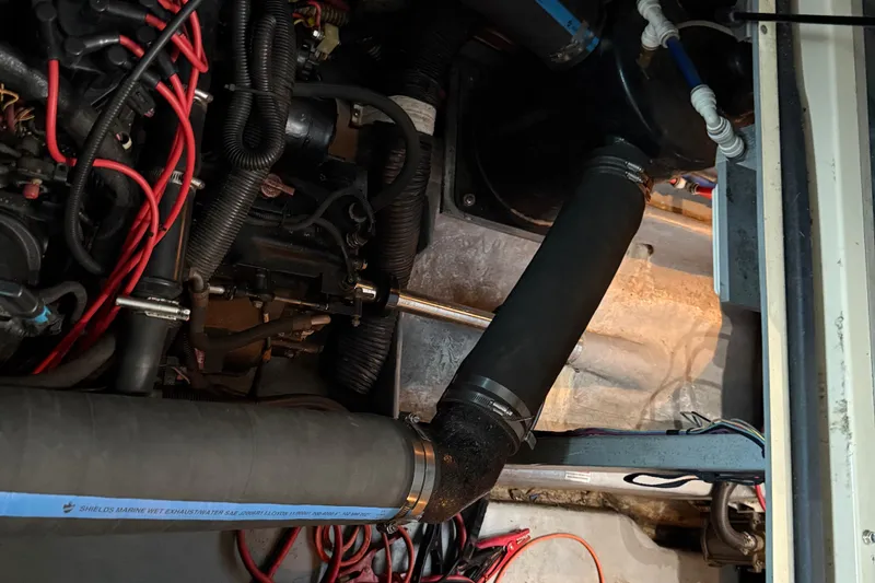 Slide: The Image of Sea Ray 400 Sedan Bridge 1999 - 75