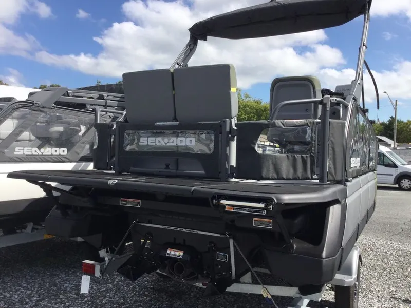 Slide: The Image of Sea-Doo Switch Fish 18 2025 - 17