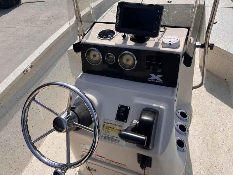 Slide: The Image of Xpress Hyper-Lift Bay Series H22B 2017 - 5