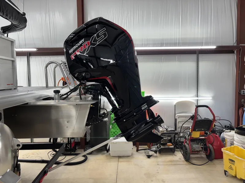 Slide: The Image of Sun Tracker Party Barge 20 DLX 2026 - 10