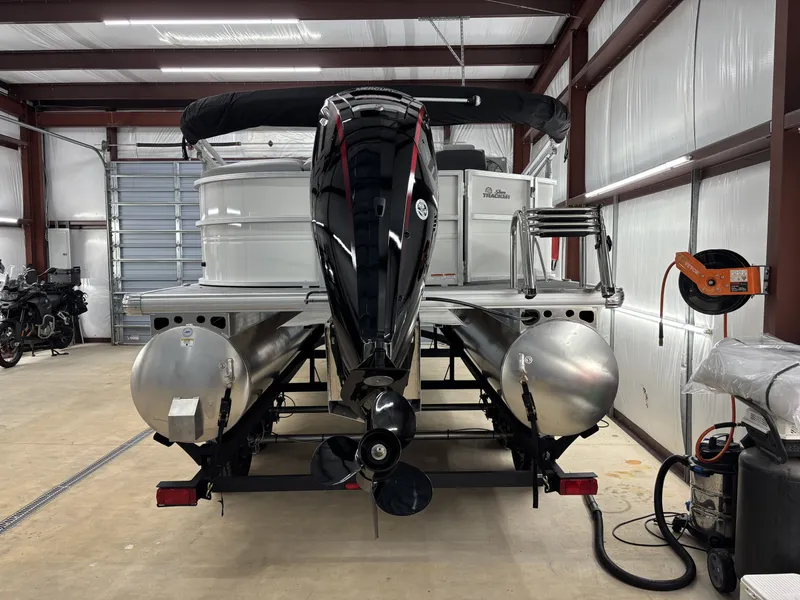 Slide: The Image of Sun Tracker Party Barge 20 DLX 2026 - 11