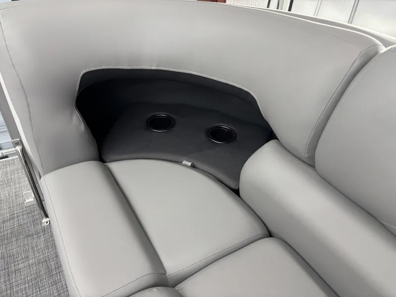 Slide: The Image of Sun Tracker Party Barge 20 DLX 2026 - 13