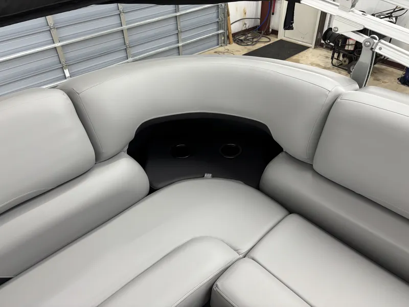 Slide: The Image of Sun Tracker Party Barge 20 DLX 2026 - 15