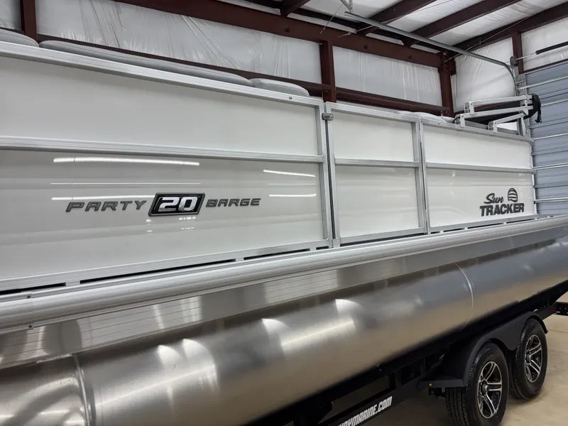 Slide: The Image of Sun Tracker Party Barge 20 DLX 2026 - 3