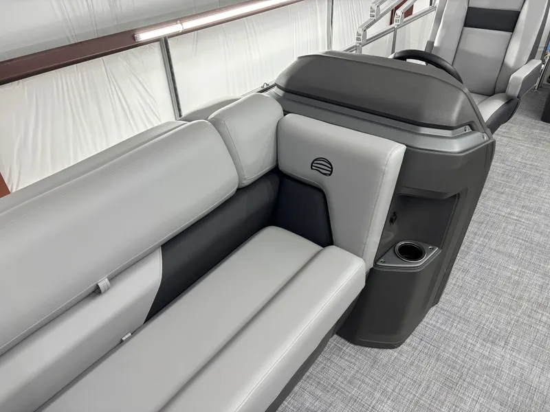 Slide: The Image of Sun Tracker Party Barge 20 DLX 2026 - 4