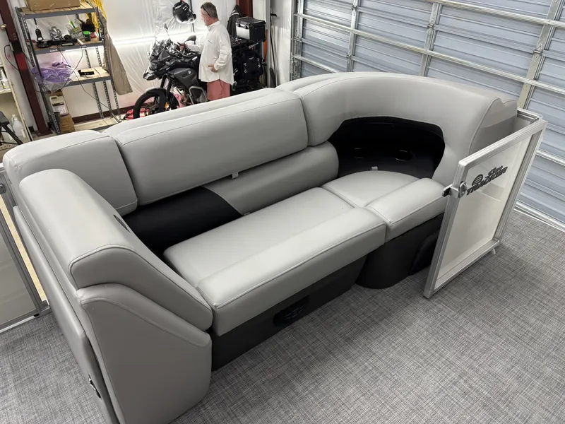 Slide: The Image of Sun Tracker Party Barge 20 DLX 2026 - 5