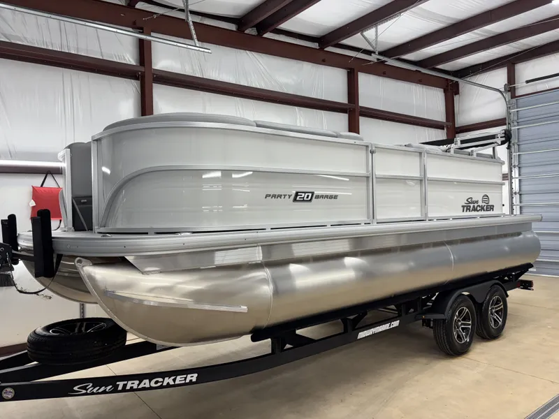 Slide: The Image of Sun Tracker Party Barge 20 DLX 2026 - 8