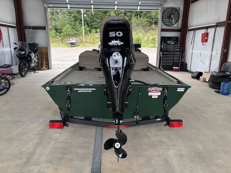 Slide: The Image of Tracker Bass Tracker Classic Limited 2026 - 10