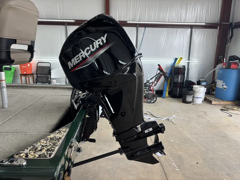 Slide: The Image of Tracker Bass Tracker Classic Limited 2026 - 5