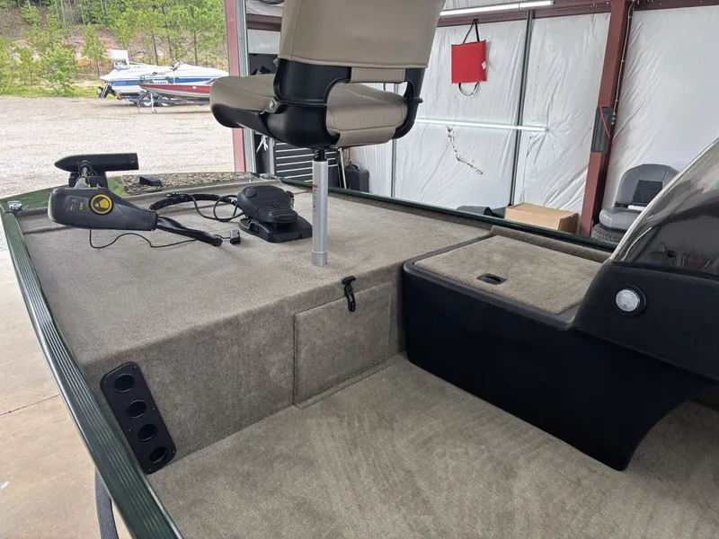 Slide: The Image of Tracker Bass Tracker Classic Limited 2026 - 8