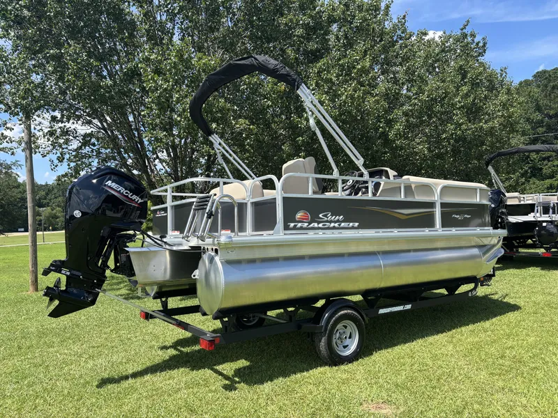 Slide: The Image of Sun Tracker Party Barge 18 DLX 2025 - 3