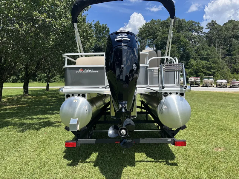 Slide: The Image of Sun Tracker Party Barge 18 DLX 2025 - 5