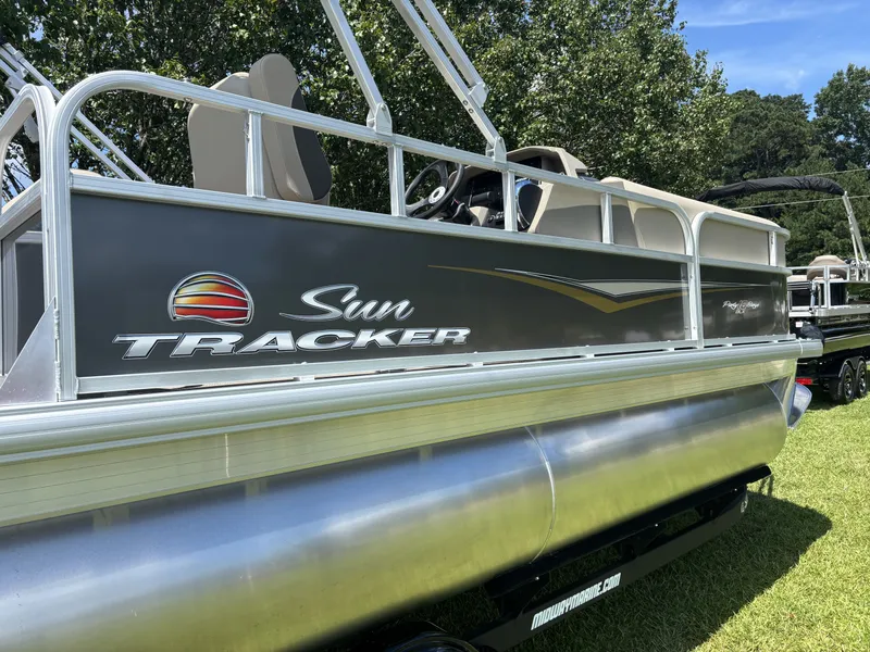 Slide: The Image of Sun Tracker Party Barge 18 DLX 2025 - 7